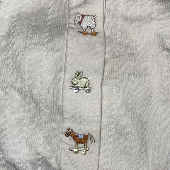 Stacy Clair Boyd baby sweater with hood, embroidery & little buttons 0-6 months - Picture 8 of 8